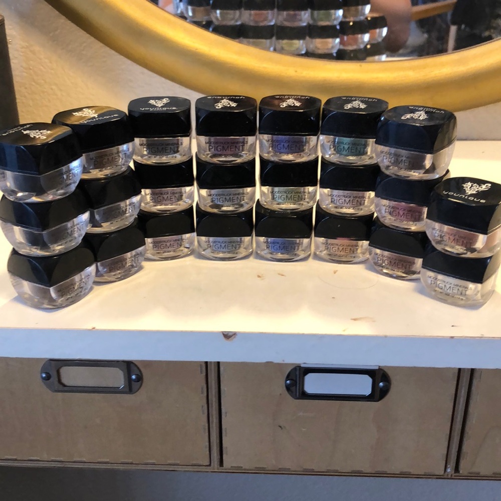 Younique eye shadow collection